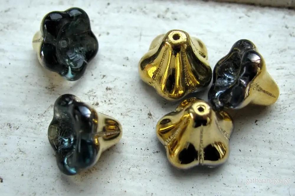 Tjeckiska änglakjolar/blommor - Crystal Aurum 11x13mm, 5-pack - Bild 2