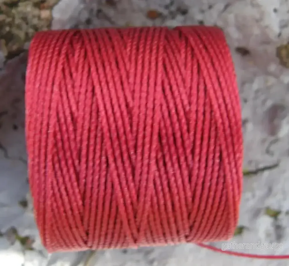 S-Lon Bead Cord - Dark red, 1 Rulle - Bild 2