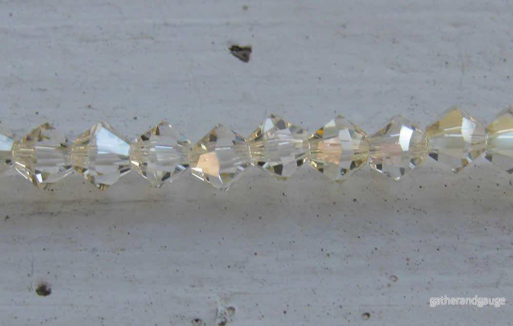 Tjeckiska MC Bicone - Crystal Blond Flare 4 mm, 1 sträng