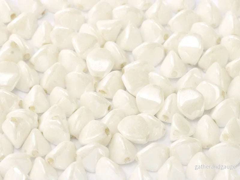 Pinch Bead – Chalk white shimmer 5mm, 10 gram Pinch Bead – Chalk white shimmer 5mm, 10 gram