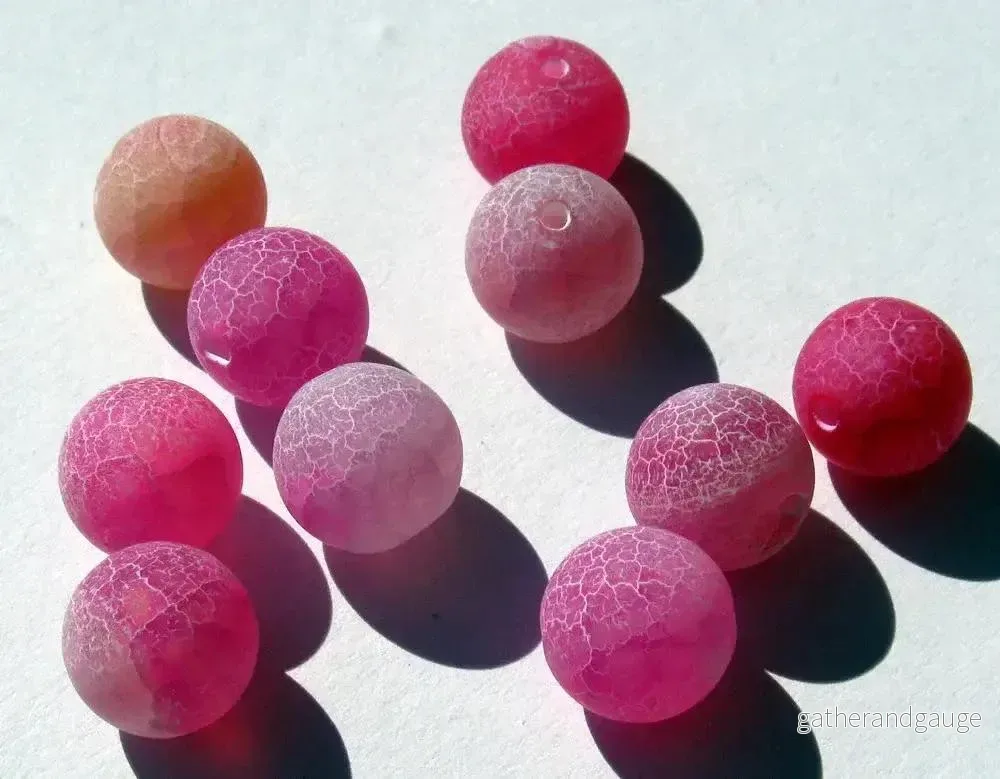 Frostad krackelerad agat – Rosa 10 mm 1 sträng Frostad krackelerad agat – Rosa 10 mm 1 sträng