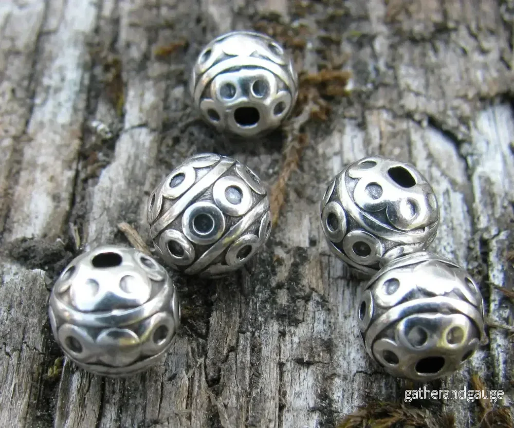 Mellandel silverfärgad - Rund med cirklar 7mm 5-pack - Bild 2