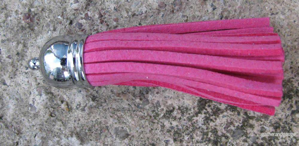 Hänge tassel - Moccaimitation, Mörkrosa 36mm, 1 styck