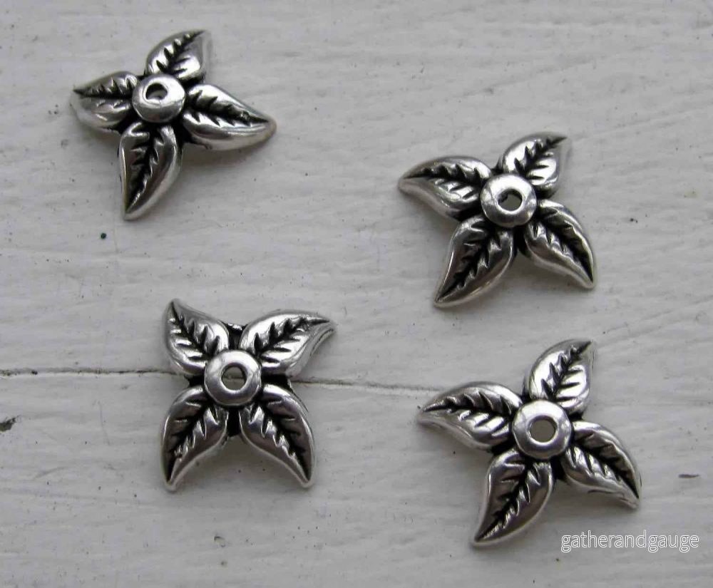 Pärlhattar Silverfärgade – Stort Löv 18mm, 4-Pack Pärlhattar Silverfärgade – Stort Löv 18mm, 4-Pack
