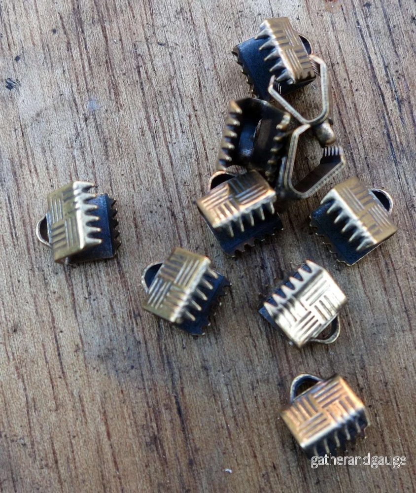 Ändfäste platta band Bronsfärgad – Bredare modell, 6 mm, 10-pack